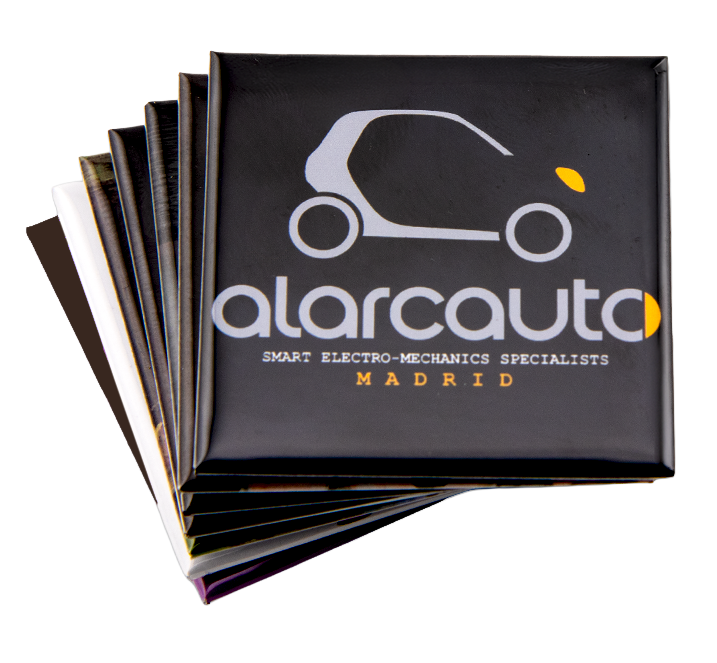 Imanes corporativos personalizados con el logotipo de una empresa